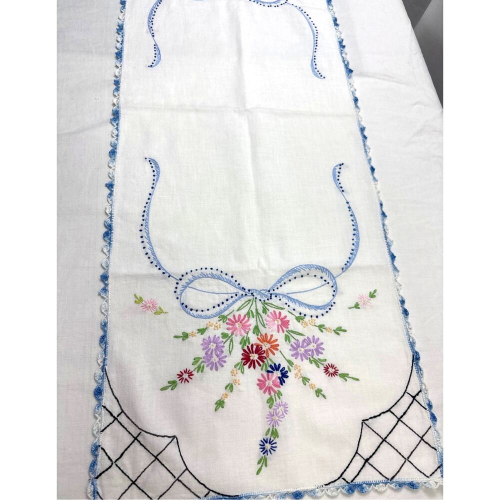 Vintage Embroidered Dresser Scarf Table Runner Flower Bouquet with Bow Design